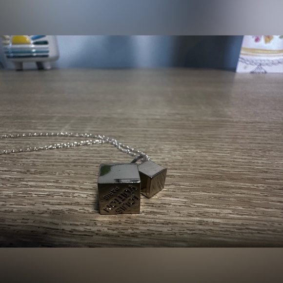 ✨Louis Vuitton Minimalist Pendent w Necklace✨ - Picture 6 of 13